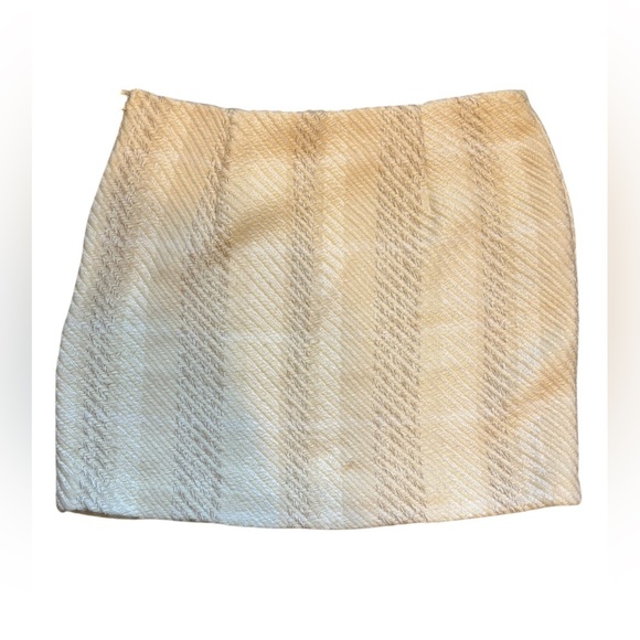 H&M Cream Tweed Plaid Houndstooth Pattern Mini Skirt Size Medium - Picture 2 of 3